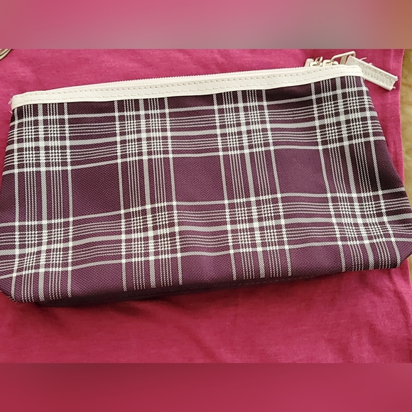 Pretty Little Liars Merchandise - Tee-shirt, Compact Mirror & Make-up Bag - Picture 5 of 6